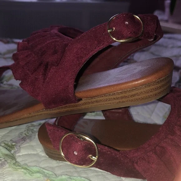 Sandals - Picture 6 of 8